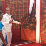 President visits Pochampally, interacts with weavers