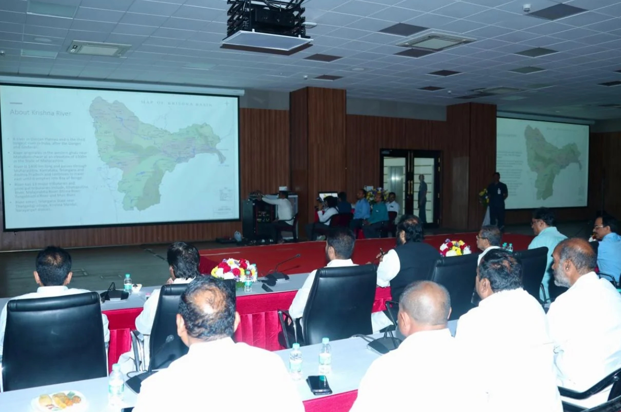 Telangana Cong holds presentation on irrigation projects for its MLAs