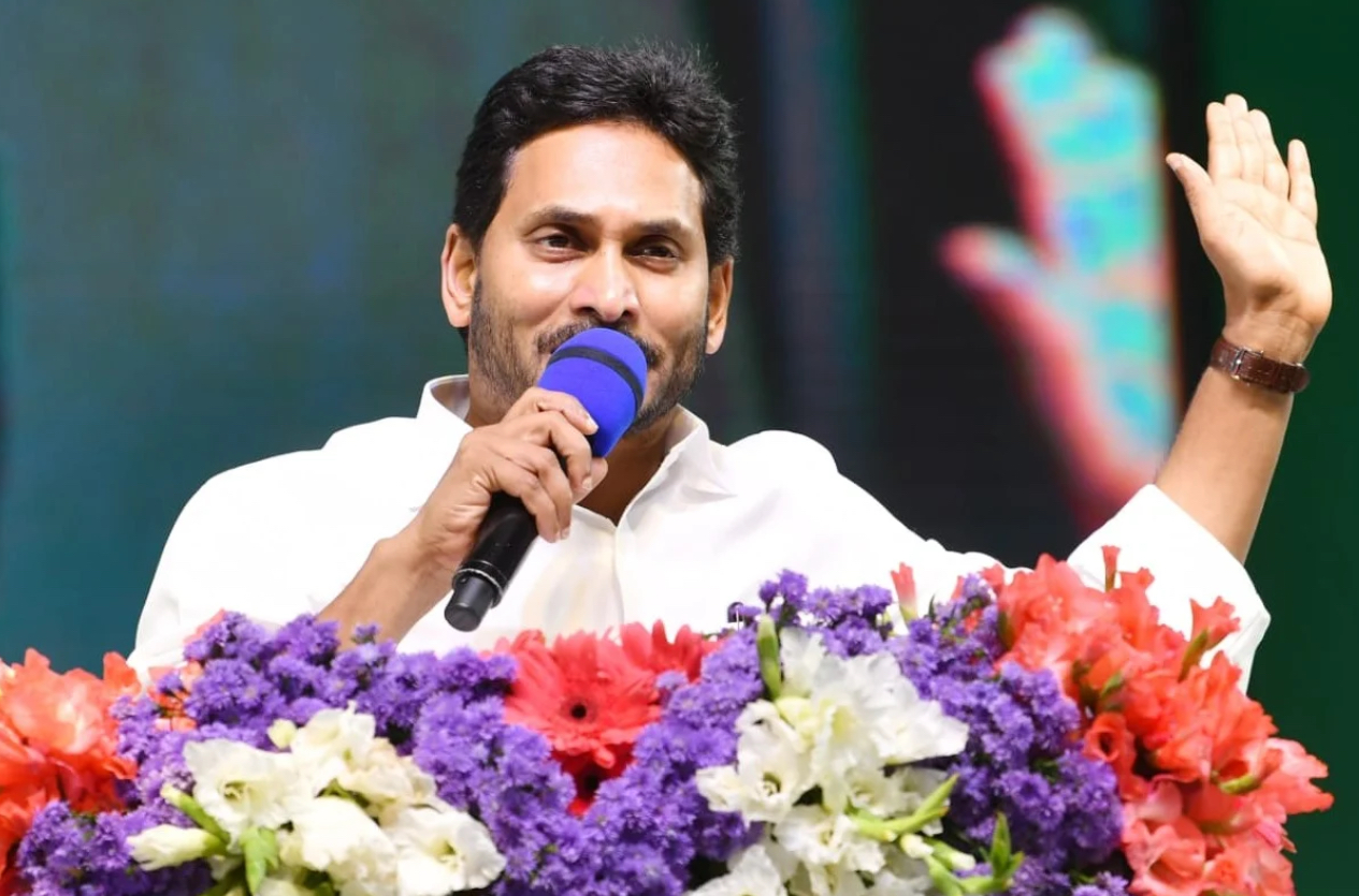 Andhra CM urges YSRCP cadres to work for clean sweep in Assembly, LS polls