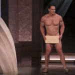 ఆస్కార్‌ వేదిక మీదకి నగ్నంగా వచ్చిన స్టార్‌ రెజ్లర్‌!