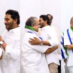 Kapu leader Mudragada Padmanabham Joins YSRCP