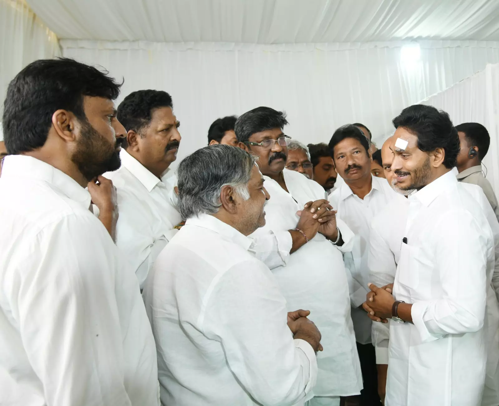 Police Clueless On Jagan’s Stone Injury, Announce Cash Reward