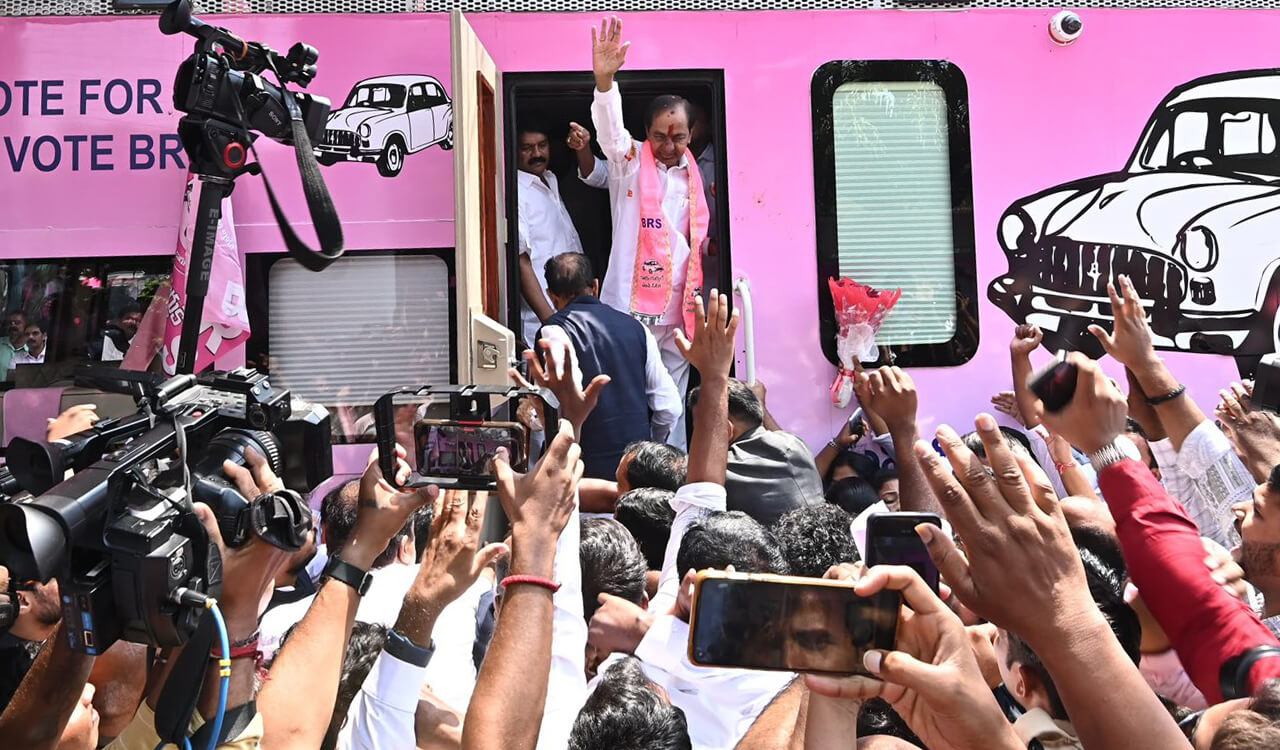 KCR Kick-Starts 17-Day Election Campaign By Bus