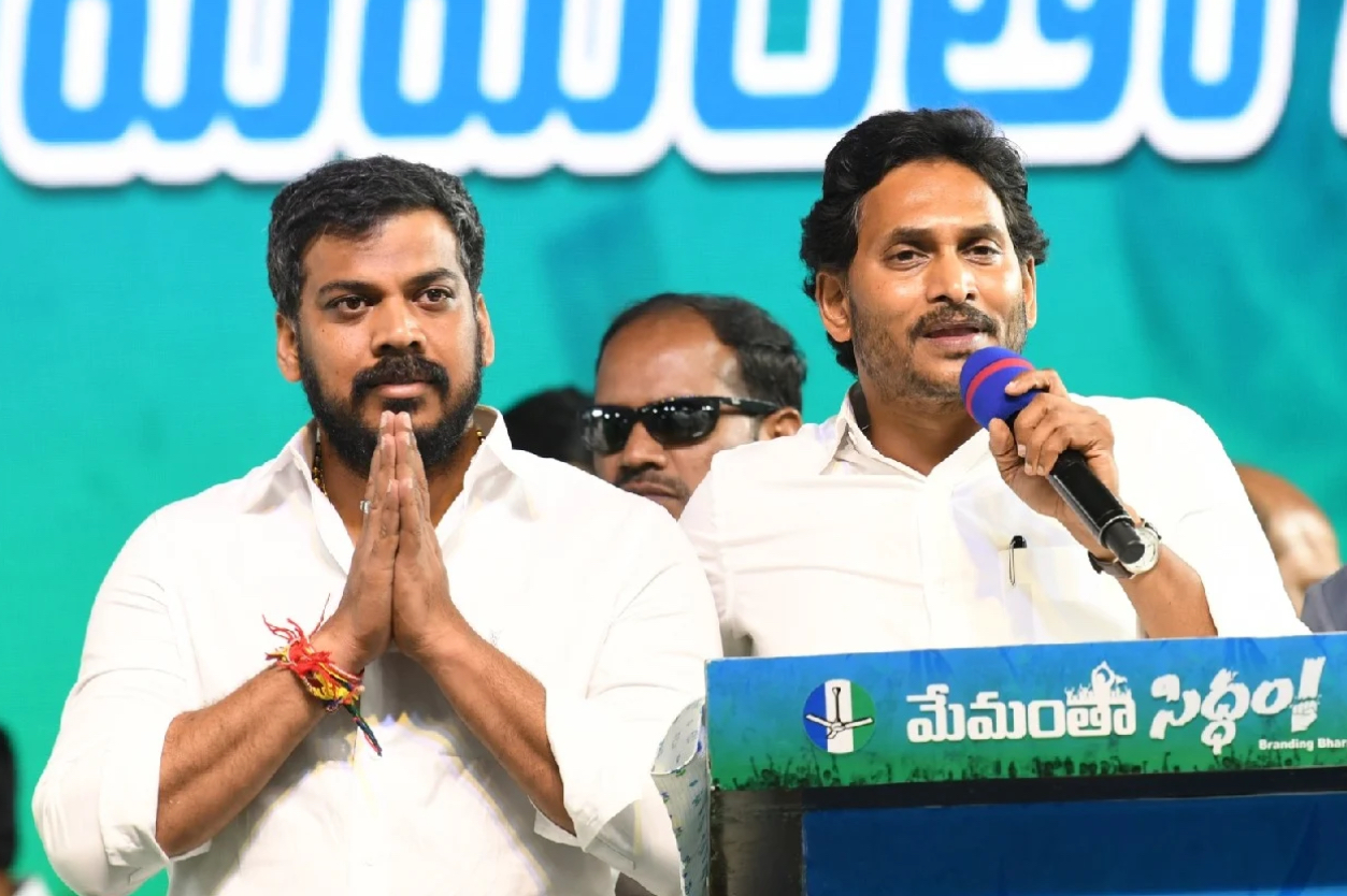 Chandrababu Naidu beats chameleon in changing colurs: Jagan Reddy