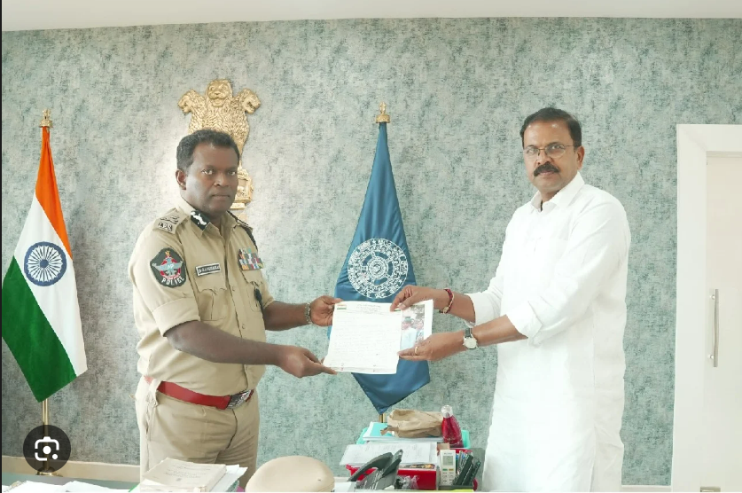 I have a life threat from Gali Janarthan Reddy: JD Lakshmi Narayana