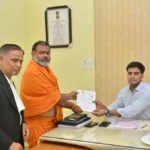 Swami Paripoornananda Filed Nomination From Hindupur As Independent