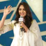 తెలుగు వారికి సాష్టాంగ నమస్కారం చేసిన ఫ్యామిలీ స్టార్‌ భామ!