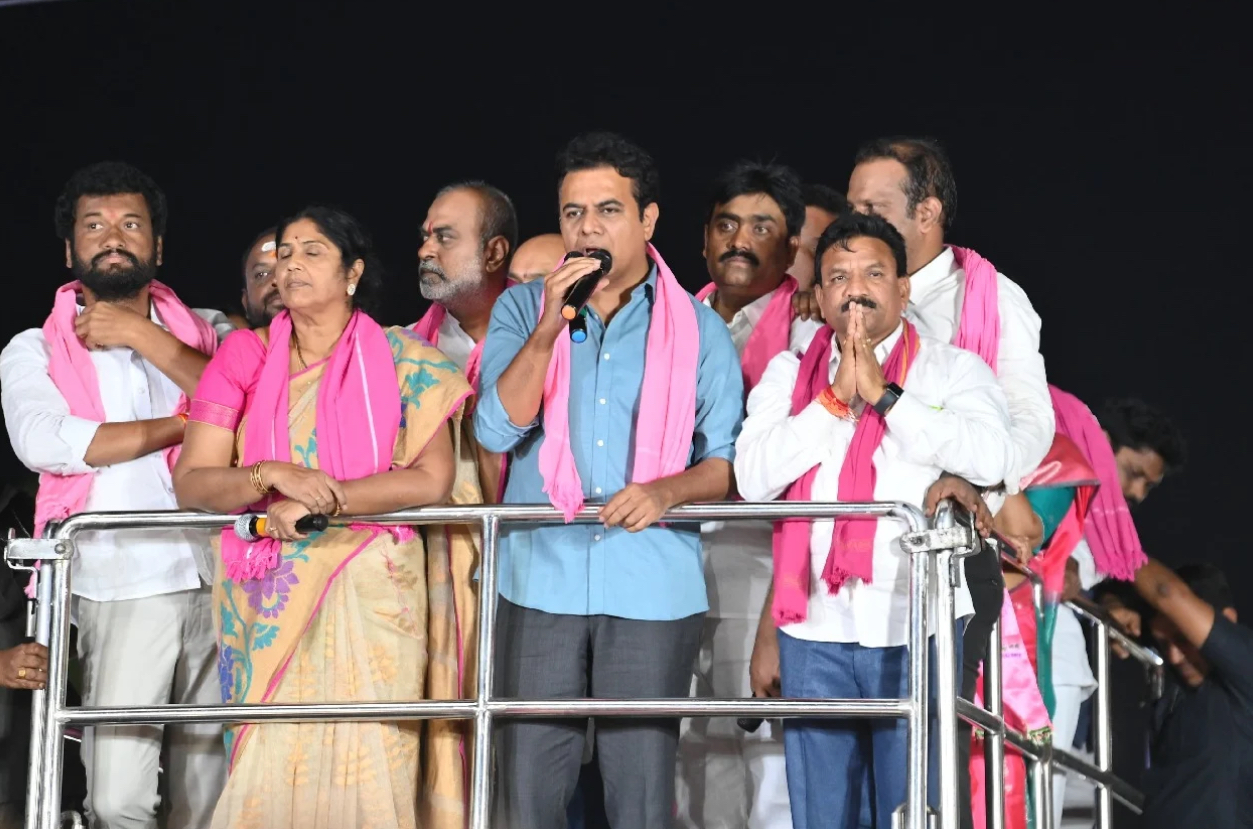Onions, tomatoes hurled during KTR’s roadshow in Nirmal district