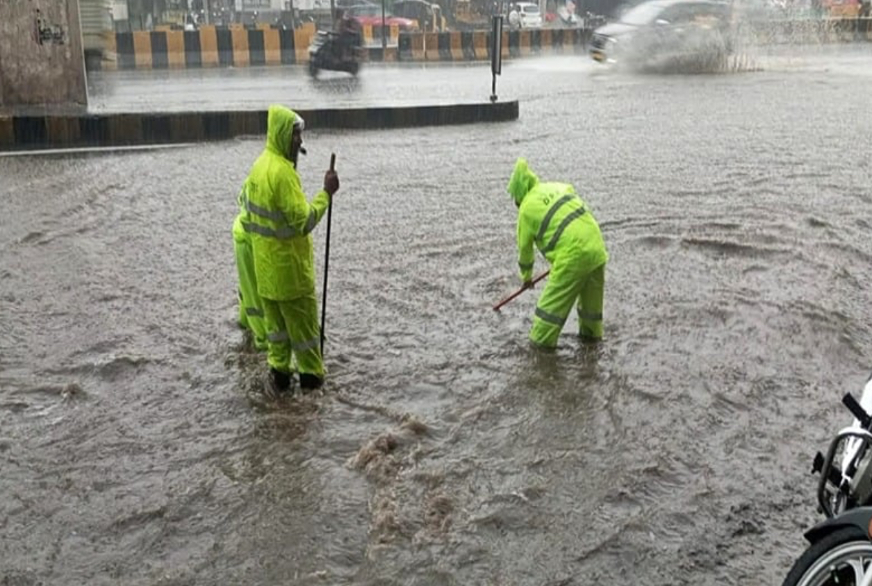 Heavy rainfall lashes Hyderabad, inundates low-lying areas