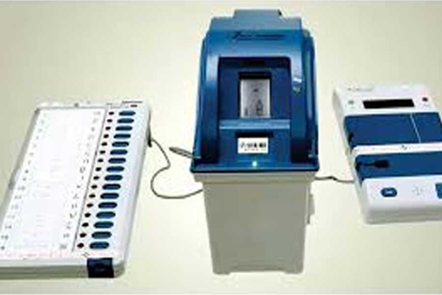 వైసీపీ దౌర్జన్యాలకుభయపడి పారిపోతున్న ఆర్వోలు!