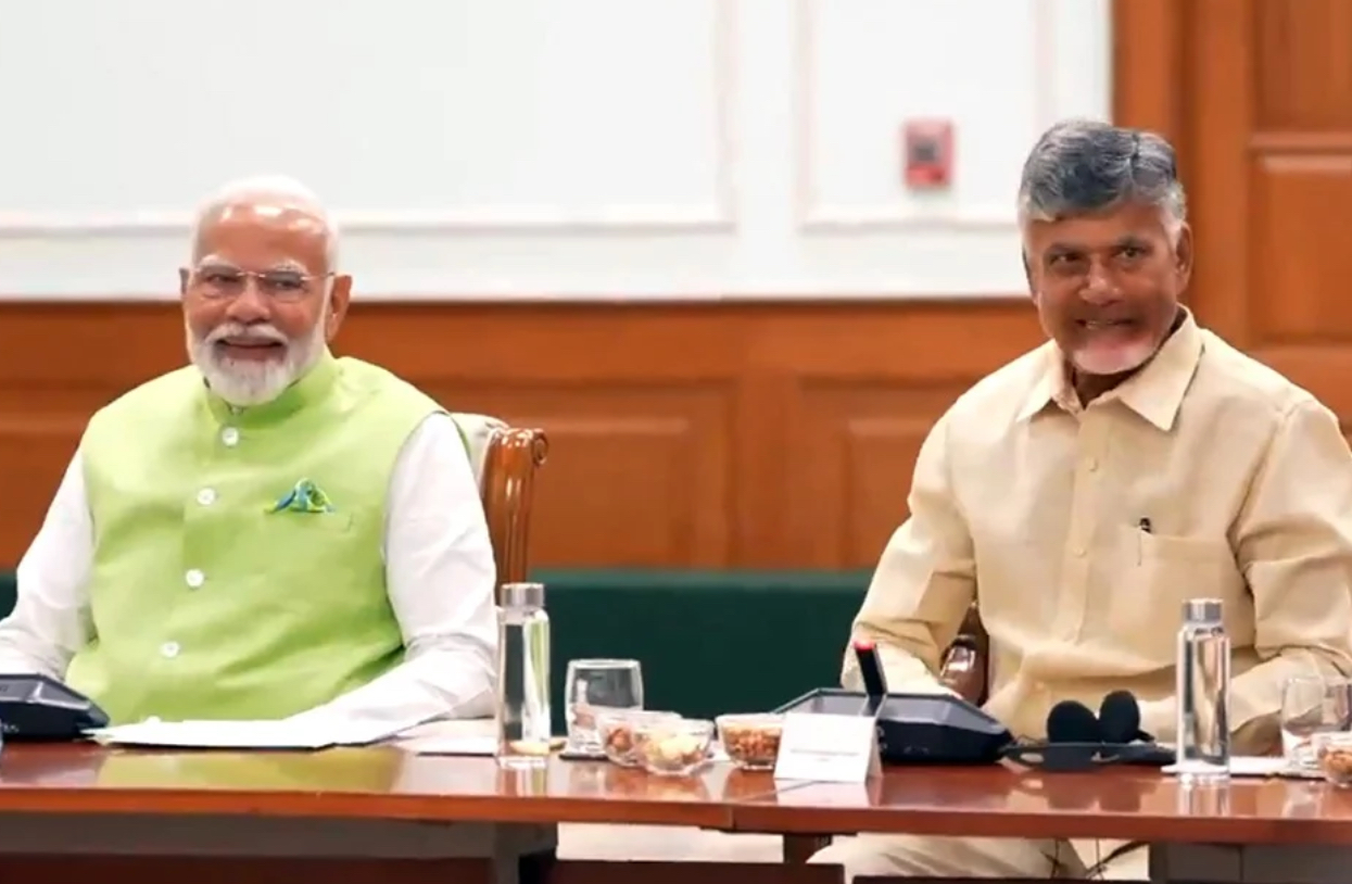 NDA bonding: Naidu to hold swearing-in later to have PM Modi in attendance