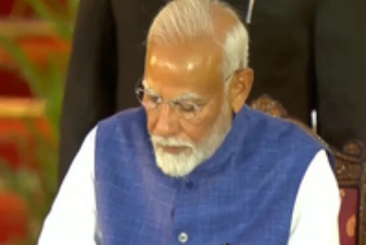 PM Modi, 71 Ministers take oath of office