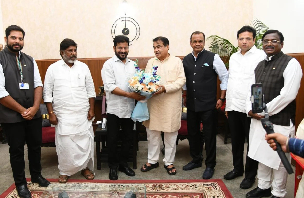 Telangana CM urges Gadkari to declare RRR south as National Highway