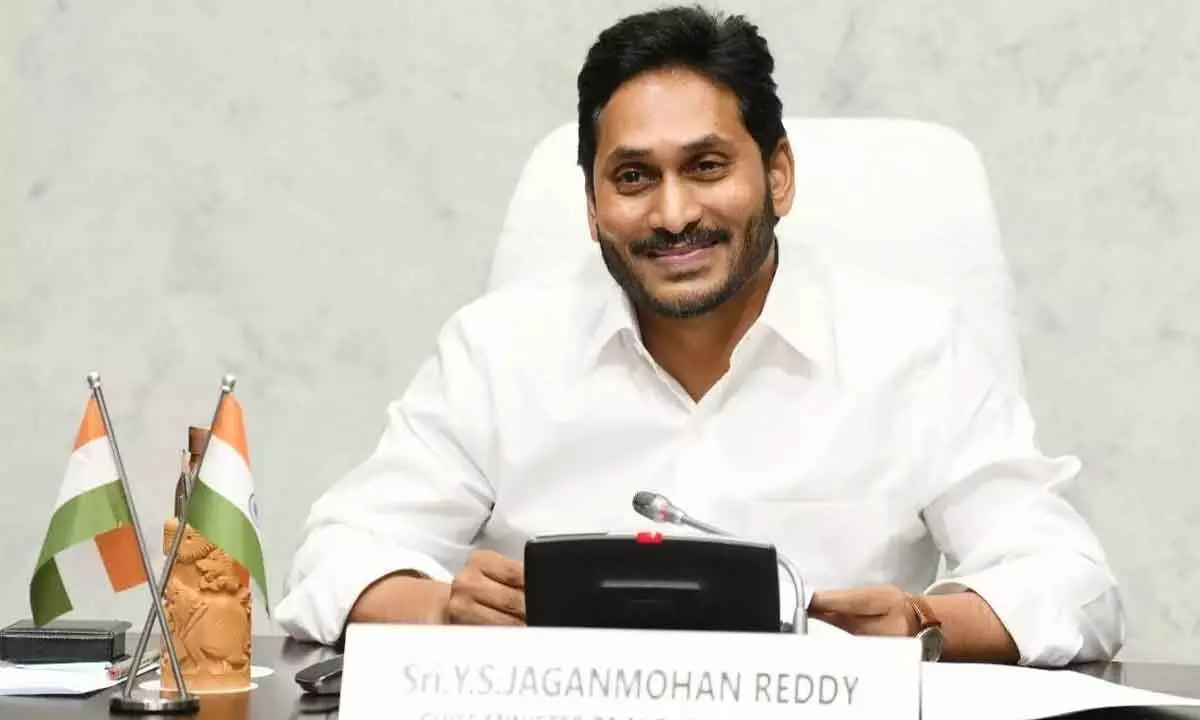 ప్రత్యేకహోదా డిమాండ్ తో జగన్ దళం రాజీనామా!