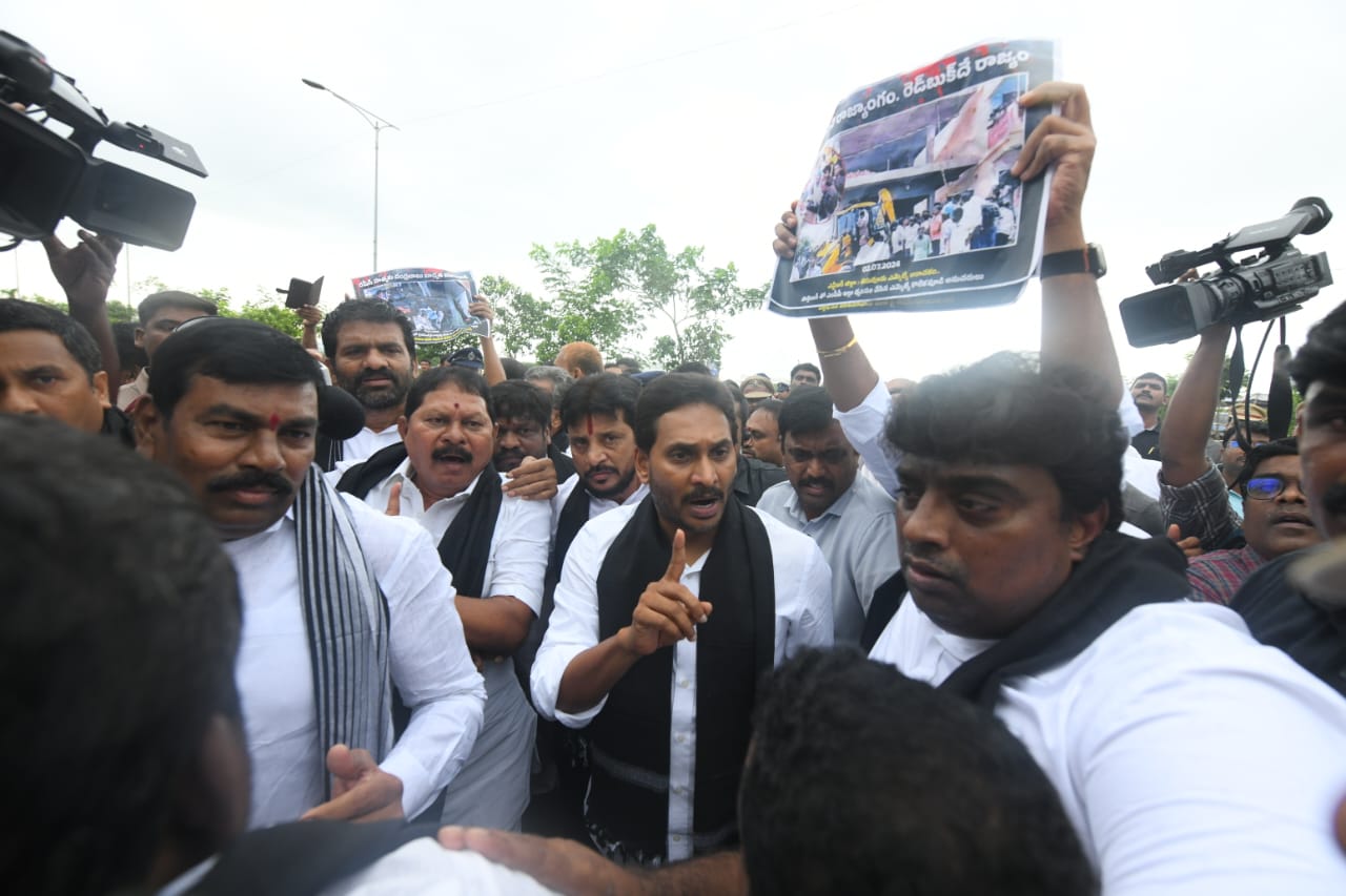 YSRCP interrupts Andhra Governor’s speech over ‘political killings’
