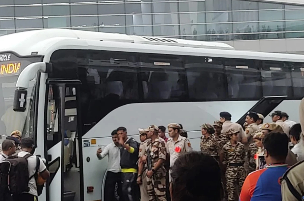 Weather god showers love as champs return home! Rohit & Co. receive hero’s welcome