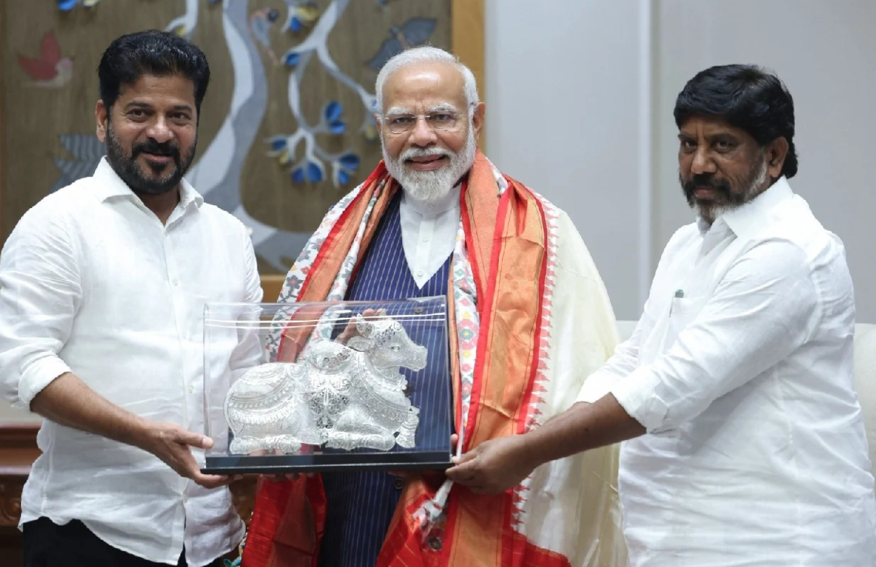 Telangana CM meets PM, seeks pending funds, coal blocks for SCCL