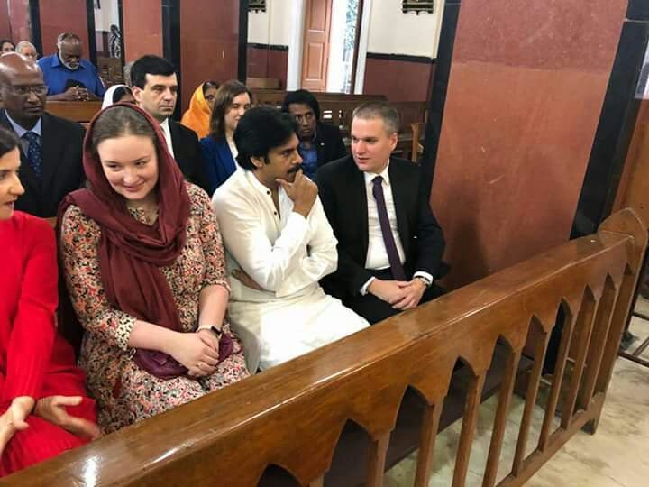 Pawan Kalyan attends wife’s convocation ceremony