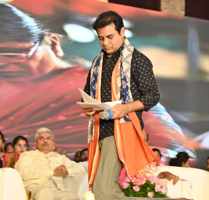 KTR urges Centre, Telangana to ‘rescue’ handloom sector