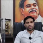 పరారీకి ప్రయత్నించిన నాయకుడికీ నోటీసులు!