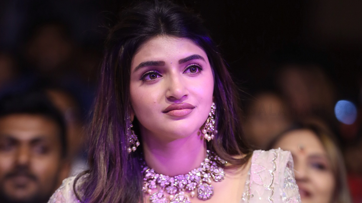 శ్రీలీల గురించి ఆ మాటలను నమ్మోద్దంటున్న డైరెక్టర్‌!