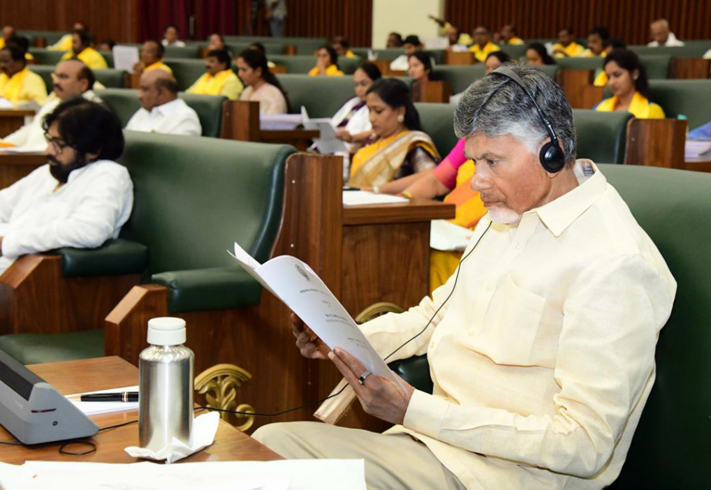 Andhra Pradesh Cabinet set to go paperless under tech-savvy Naidu