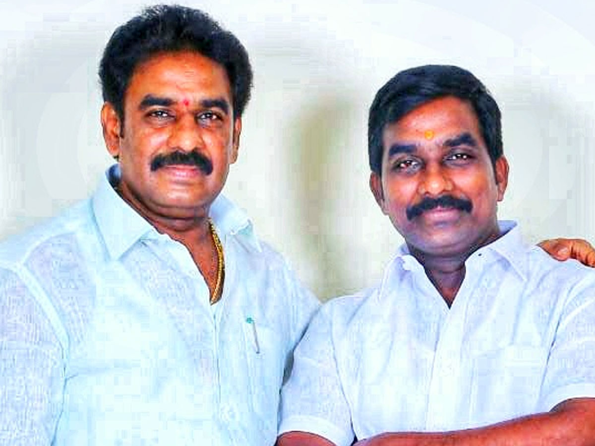 పాపాలు వెంటాడుతున్నాయ్ : పరారీలో నేతలు!