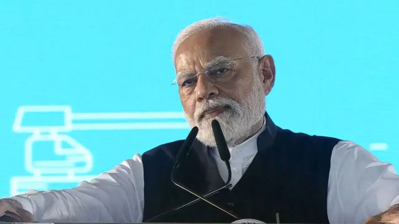 PM Modi Apologises In Maharashtra After collapse of Shivaji Maharaj statue