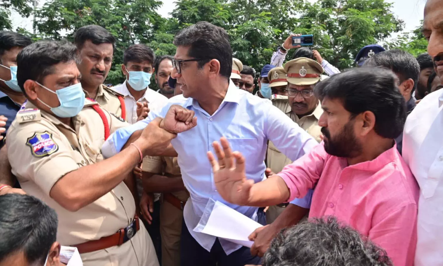 BRS team led by Dr Rajaiah kept under `house arrest’ preventing visiting Gandhi Hospital