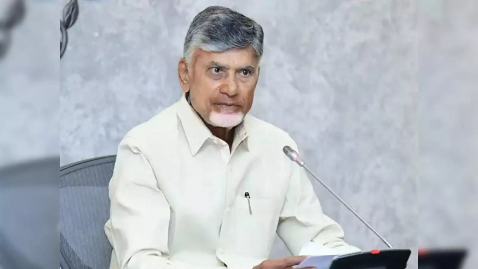 Chandrababu Says Flood Relief should Reach victims By Oct 4
