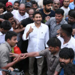 జగన్ స్టయిల్ : ఓటర్ల మీద మాత్రమే జాలి, సానుభూతి!