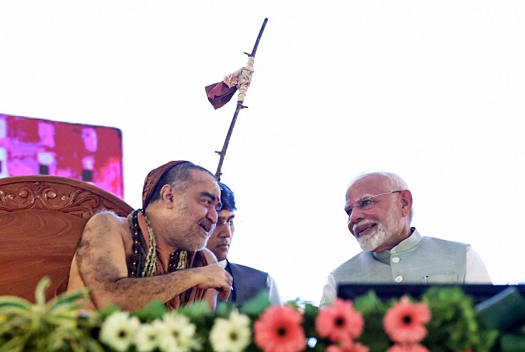 NDA Governance Embodies ‘Narendra Damodardas ka Anushasan’, says Kanchi Swami