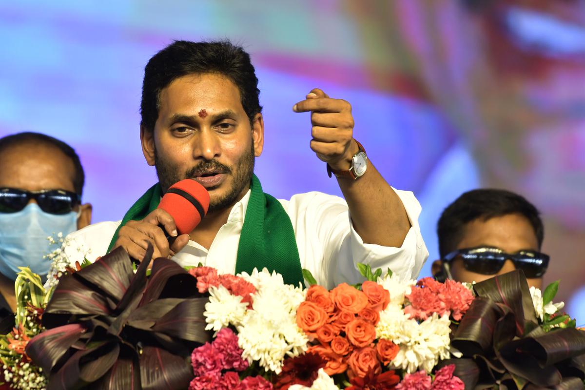 మోనార్క్ జగన్ : ఆ పార్టీలో ఒకే ఒక్క స్టార్!