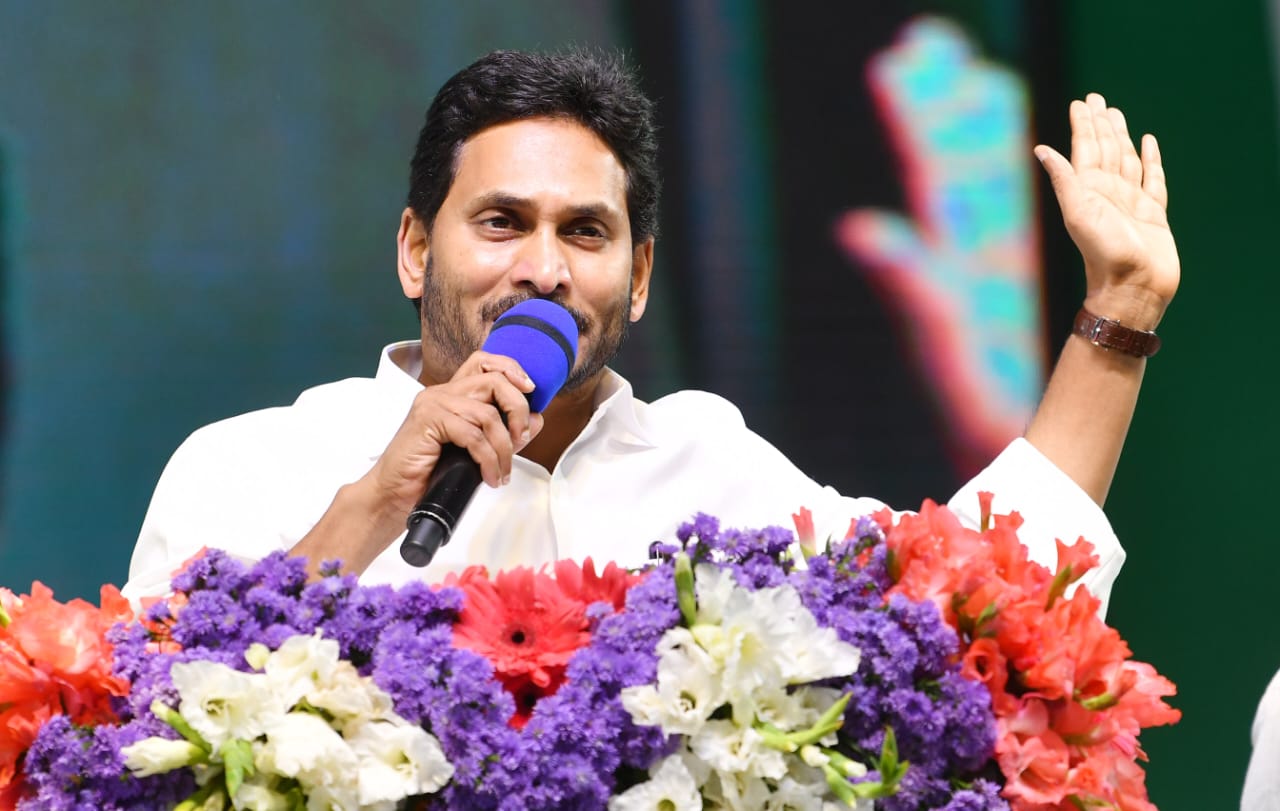 YSRCP special teams to support its social media activists