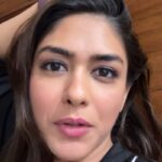 Mrunal Thakur schools fan, later apologises