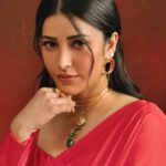 Shruti Haasan reveals her dinner table conversations with dad Kamal Haasan