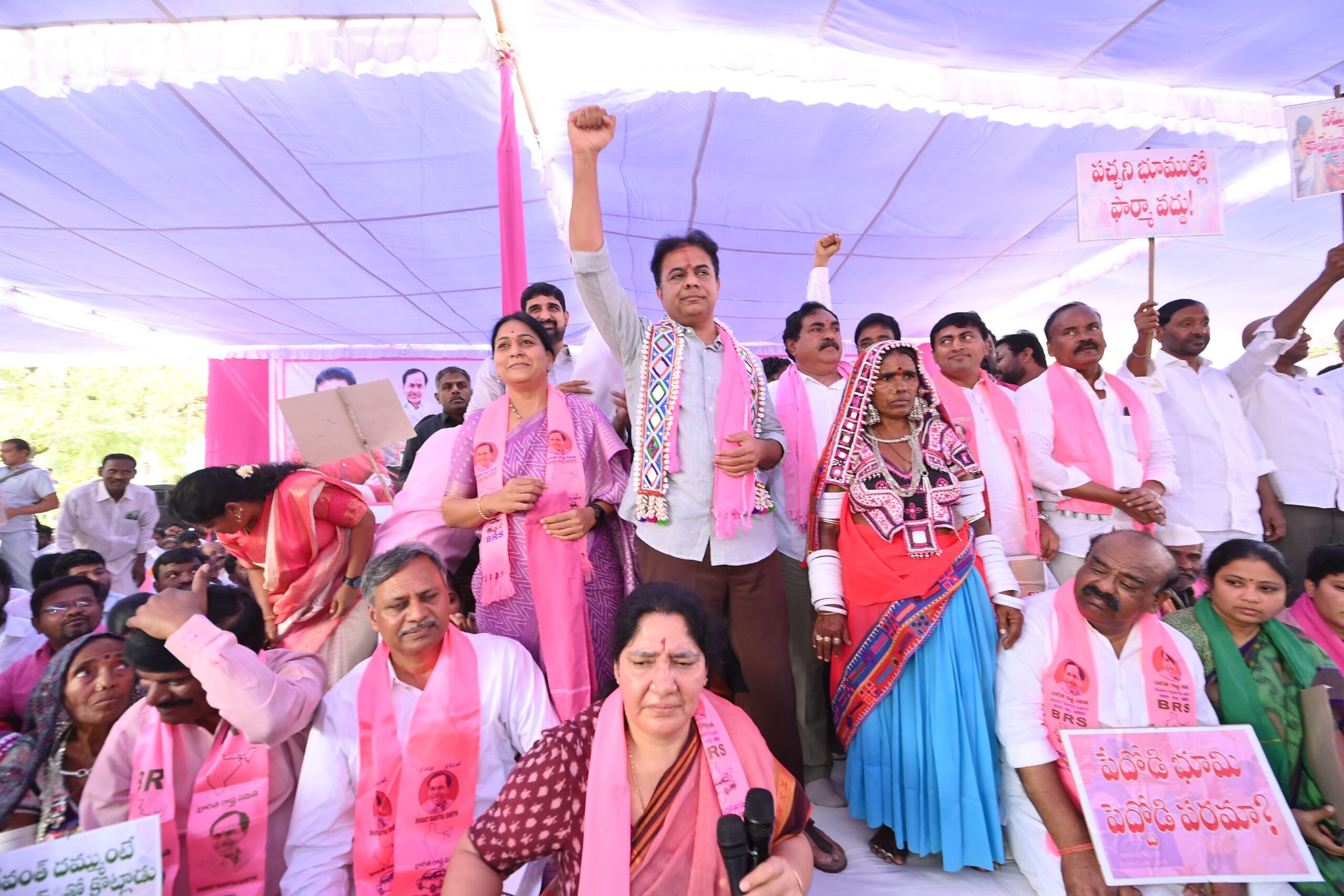 BRS stages ‘Maha Dharna’ in support of Lagacharla farmers