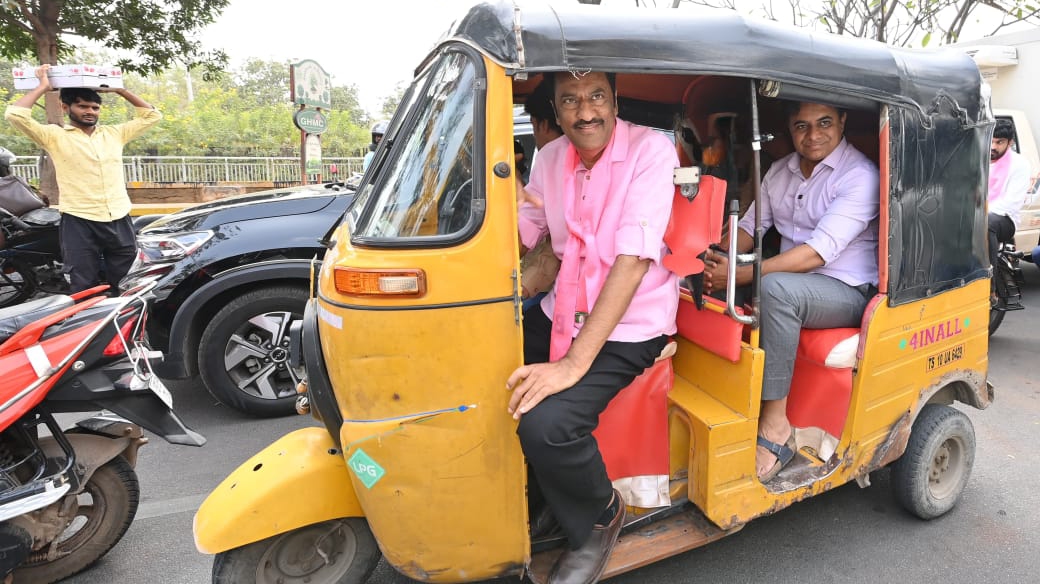 KTR Rides In Auto To Join Drivers’ Maha Dharna, Showcasing Their Struggles