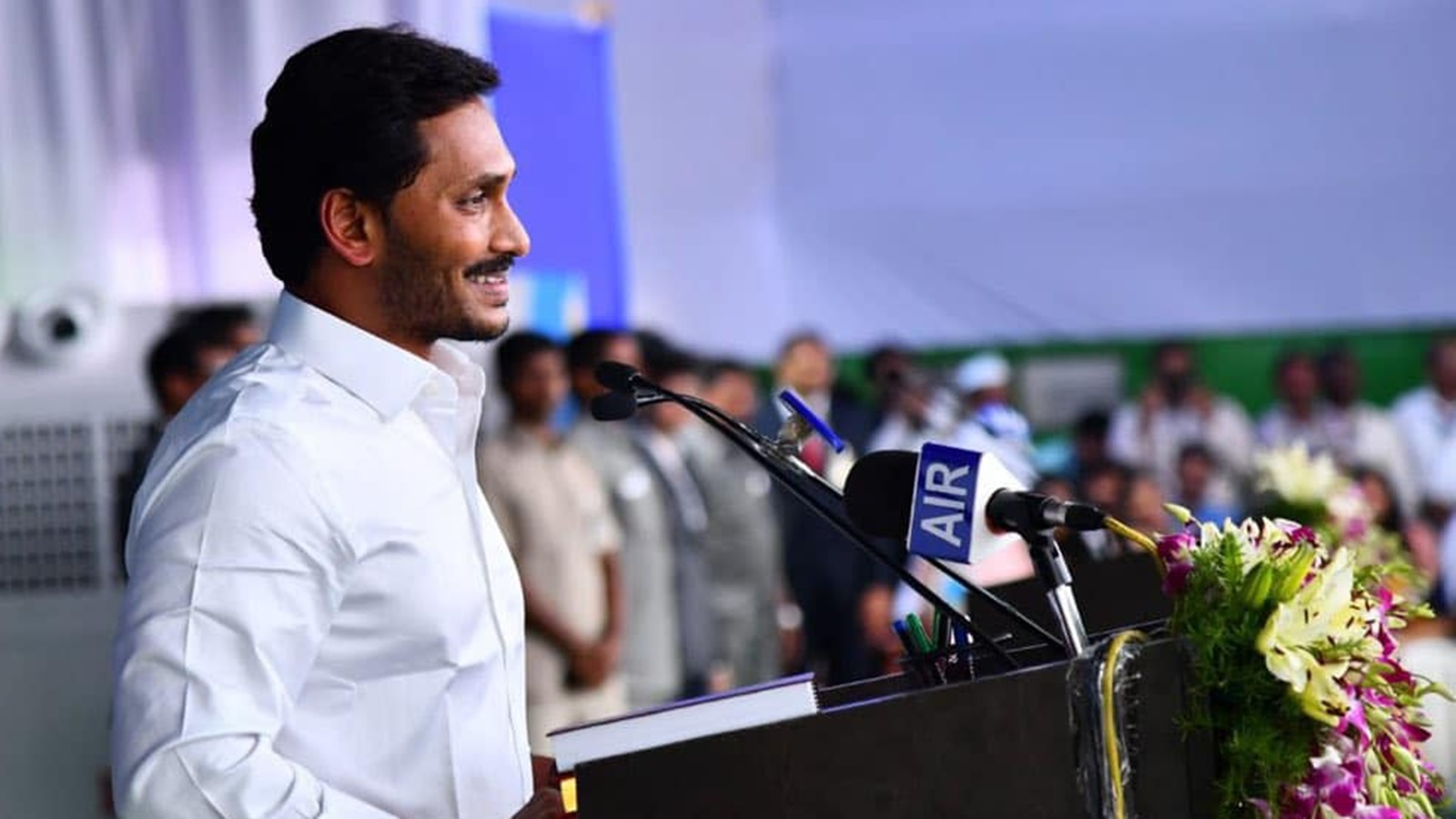 ఒక జిల్లాతో రివ్యూ నిర్వహించే పద్ధతి ఇదేనా జగన్!