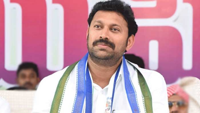 అసలే వైఎస్ భారతి పిఏ.. ఆపై అవినాష్ రెడ్డి ఫోన్..