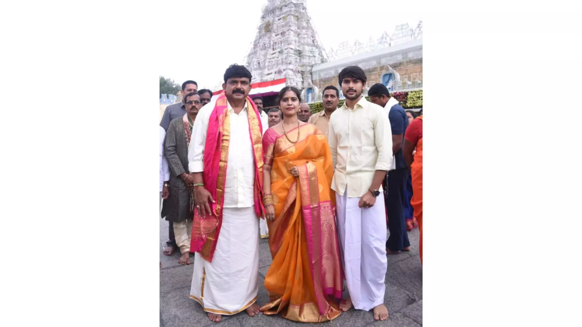 పేర్ని నాని రికార్డ్ : భార్యా కొడుకులతో సహా పరార్!