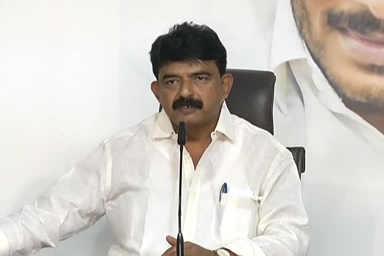 వారెవ్వా!: పేర్ని నాని గోడౌన్ -టూ- కాకినాడ పోర్ట్!