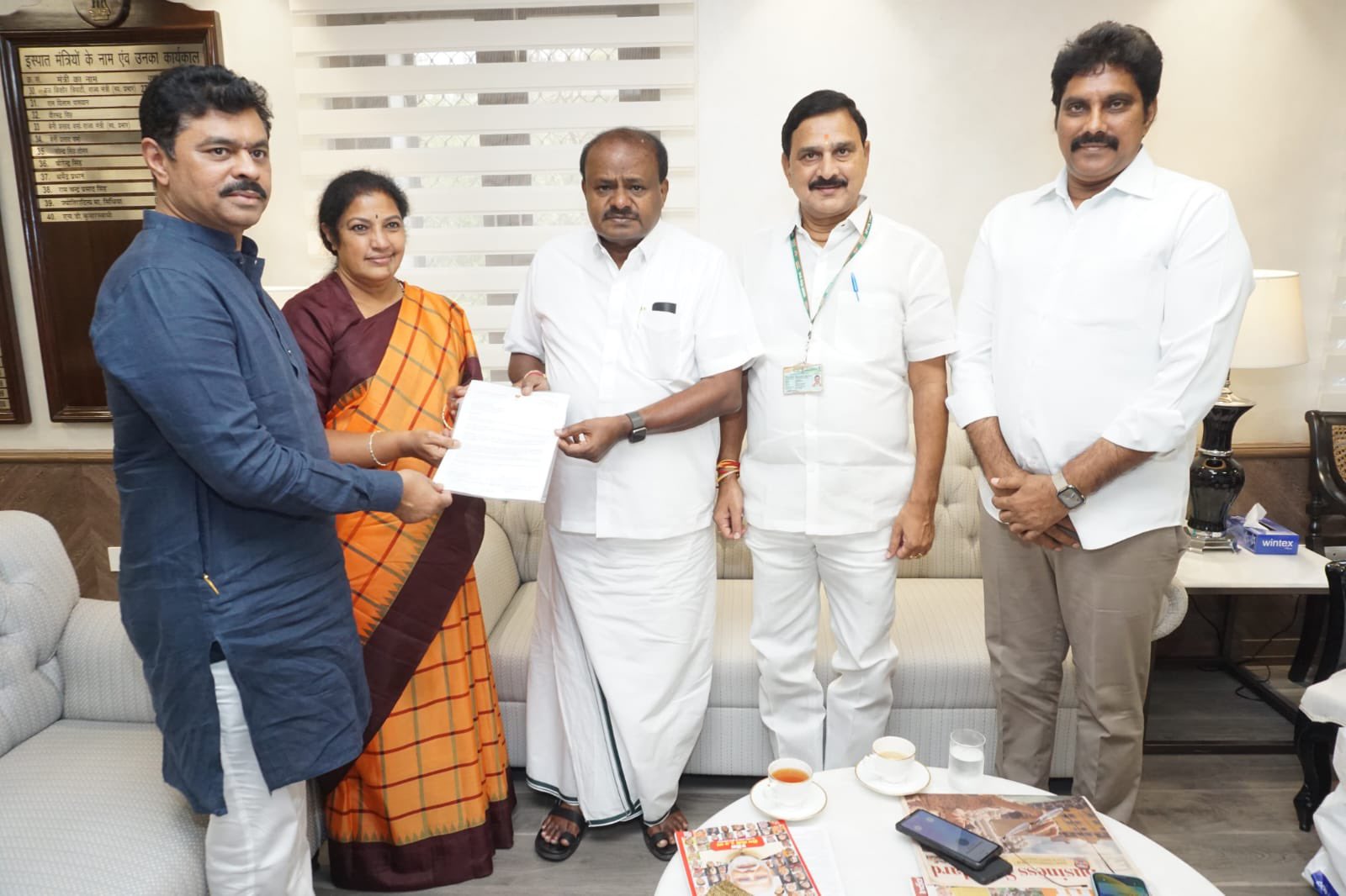 అభాసు పాలవుతున్న వైసీపీ ఎంపీల తీరు!