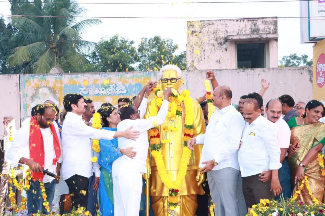 Gauthu Lachanna statue unveiling continue To create outrage In TDP, Jana Sena