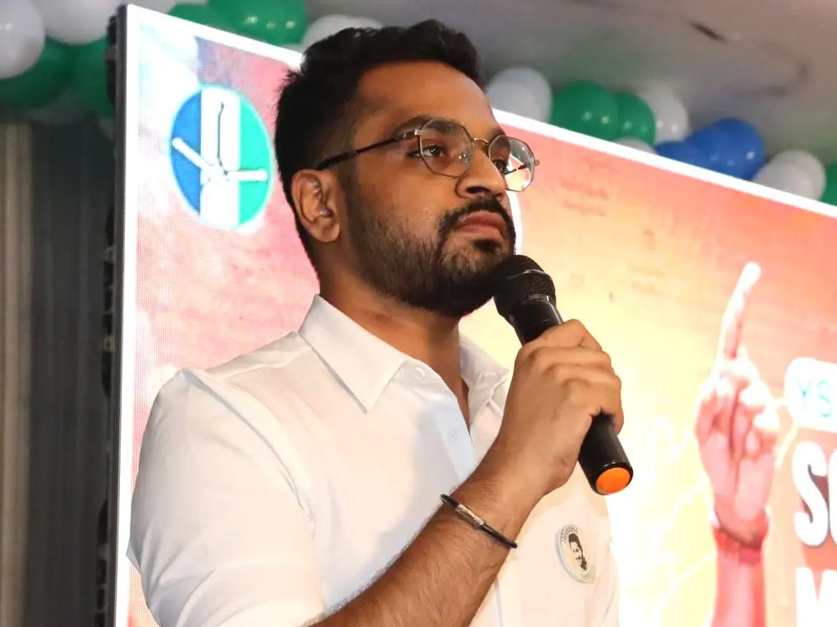 సుప్రీం తీర్పుకు నీలిదళం వక్రభాష్యాలు!