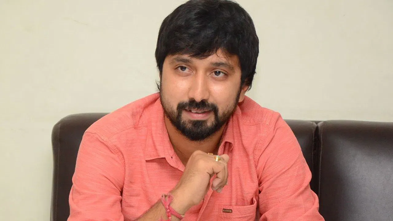 అక్కడ ఆ సినిమా చూసిన డైరెక్టర్!