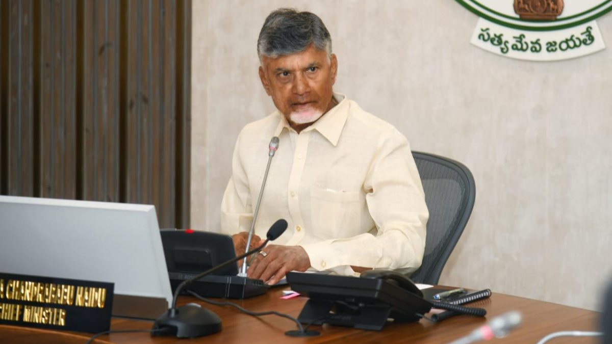 CM Chandrababu warns Telangana Not To politicize sensitive water Issues
