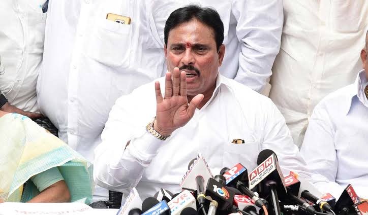 Defected MLAs Dilemma over Notices By Supreme Court, Assembly Secretary