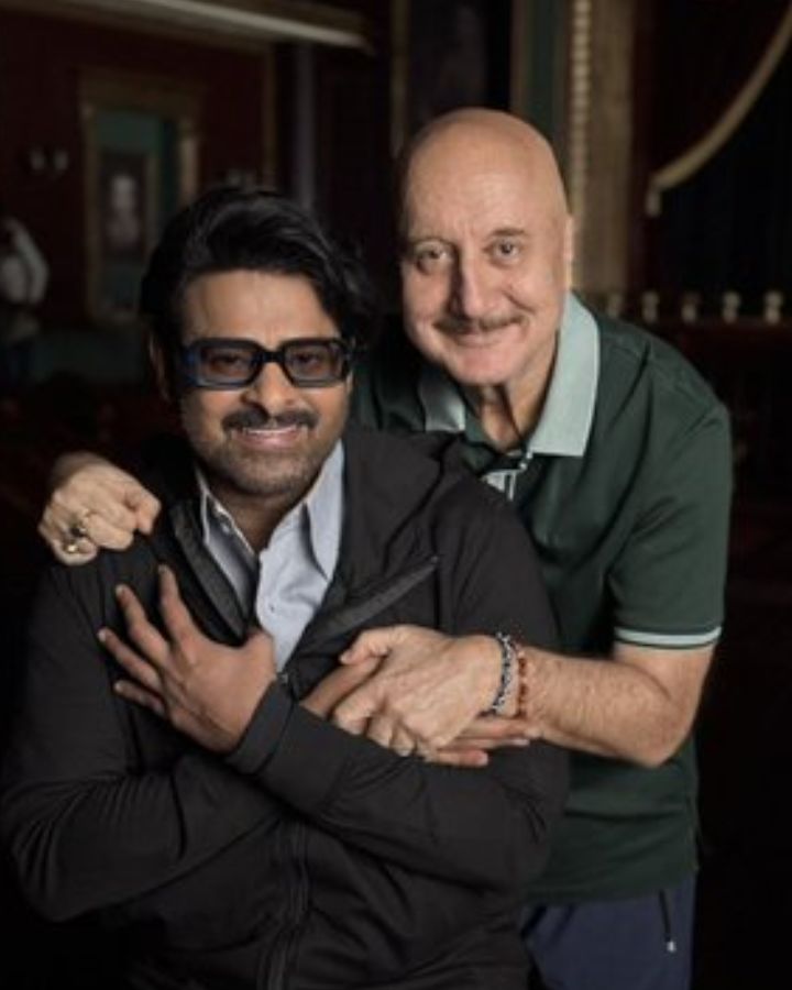 లుక్‌ అదిరింది అన్నా!