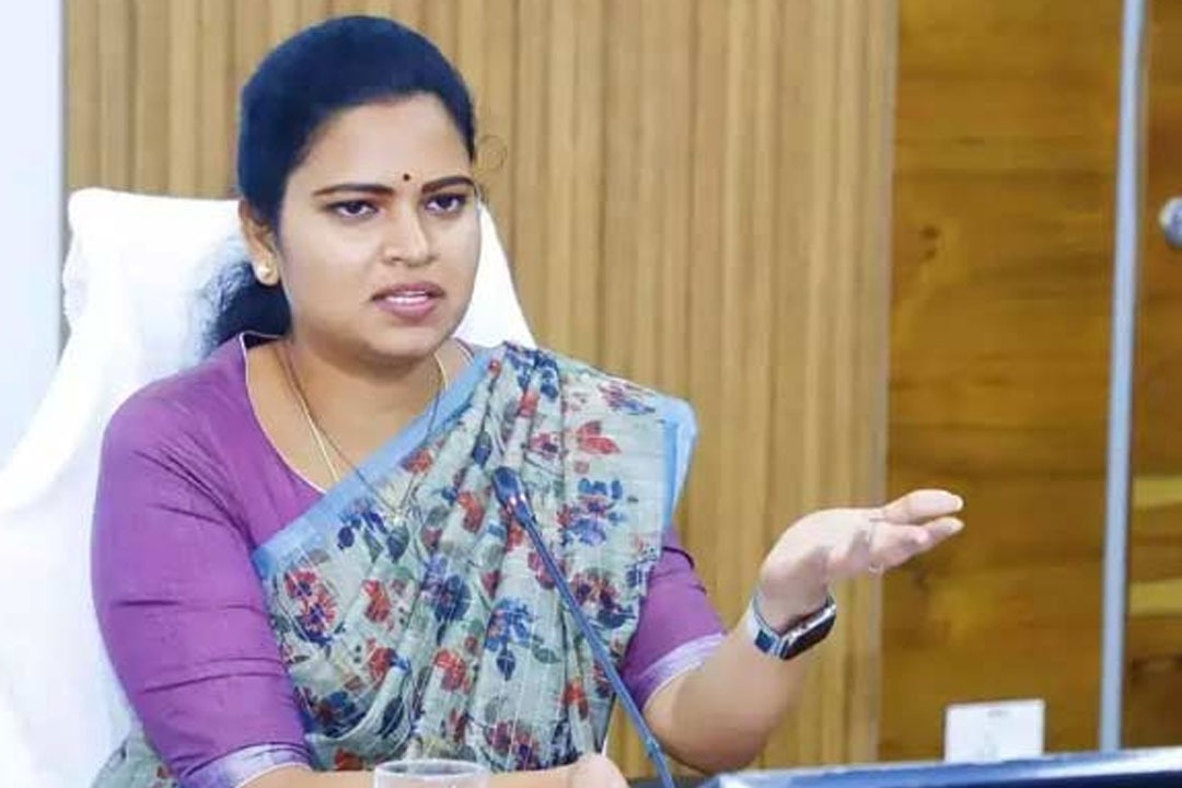 బీసీ కార్డు ప్రయోగం చవకబారుతనం కాదా?